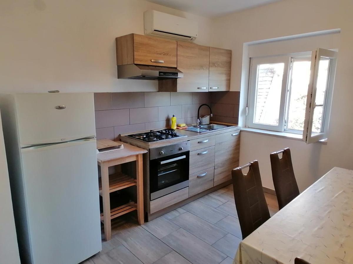 Apartman 2 Punta Pakoštane Eksteriør billede